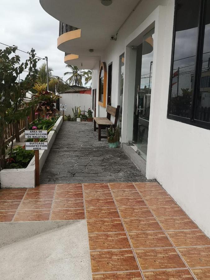 Hostal Sandrita Puerto Villamil Buitenkant foto